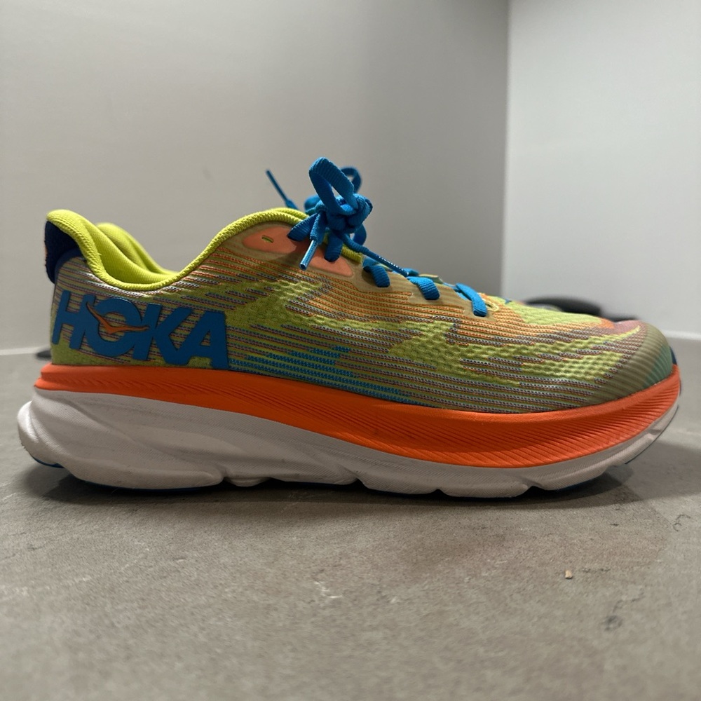 Hoka Clifton 9 running shoes 
Multi color 
Size: 7MD